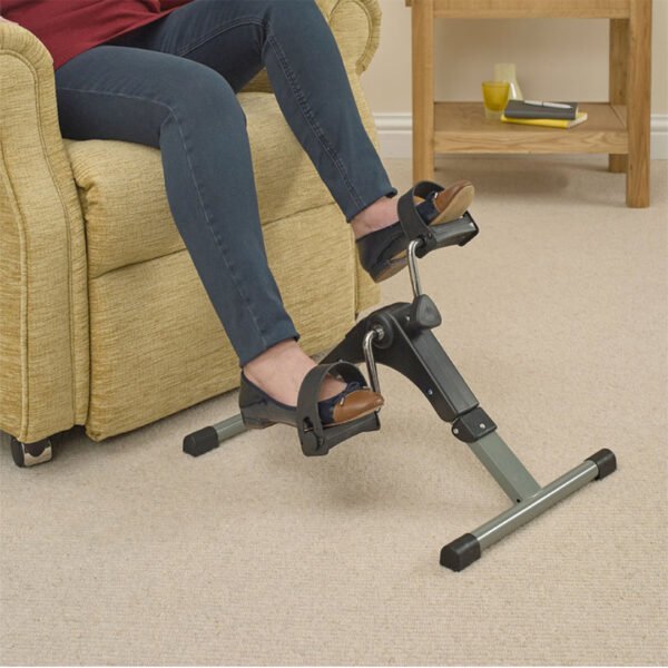 ⁦Small Foldable Home Exercise Machine with Pedals and LCD Screen⁩ - الصورة ⁦5⁩